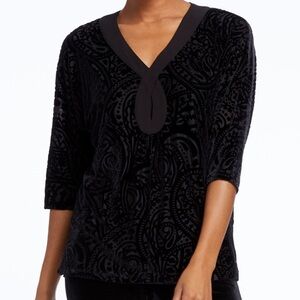 NIC + ZOE Black Velvet Flora V-Neck Top | Size Medium